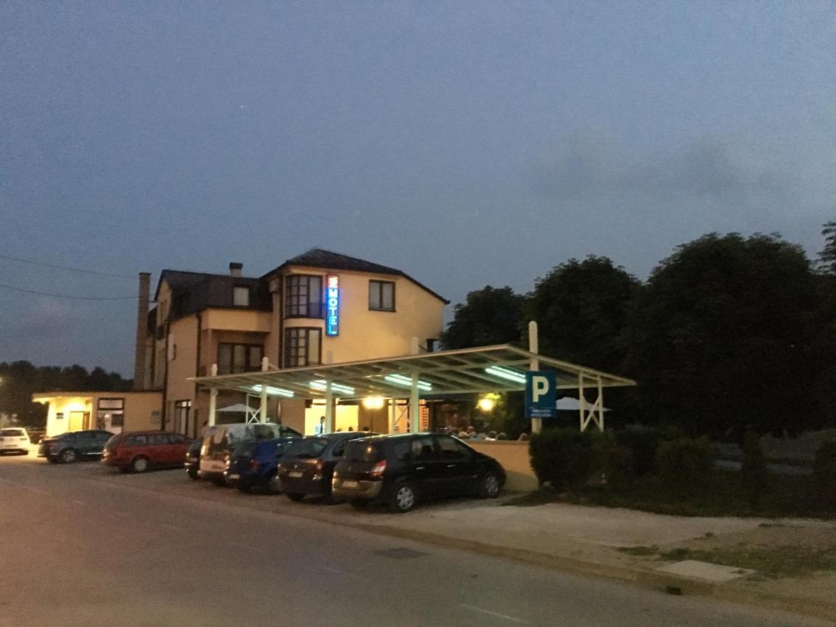 Motel Otoka Donji Vakuf Zewnętrze zdjęcie